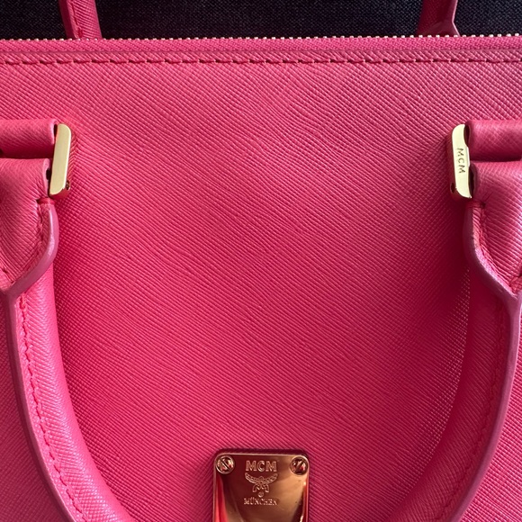 MCM pink Nuovo leather shoulder bag with crossbody strap. Authenic. - Picture 3 of 8